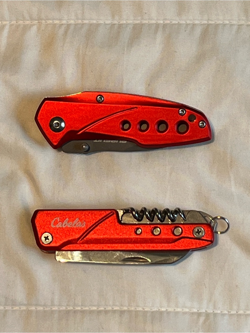 Cabela’s folding knife and pocket tool set new